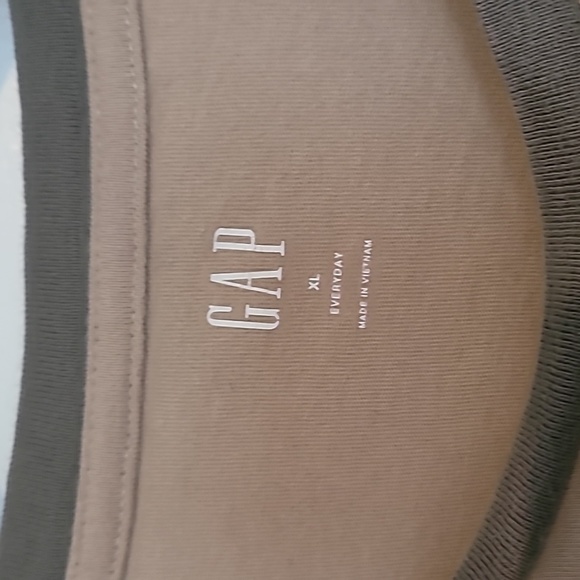 Gap Men's 2 color tee - Picture 2 of 3